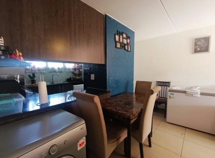 2 Bedroom Property for Sale in Mondeor Gauteng