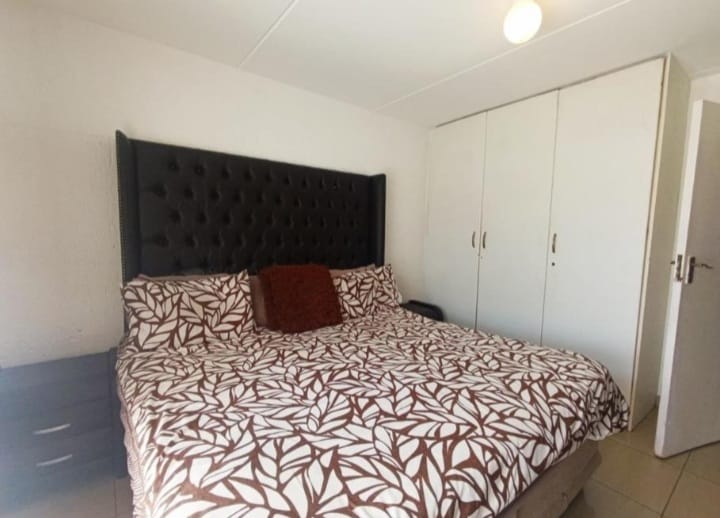 2 Bedroom Property for Sale in Mondeor Gauteng