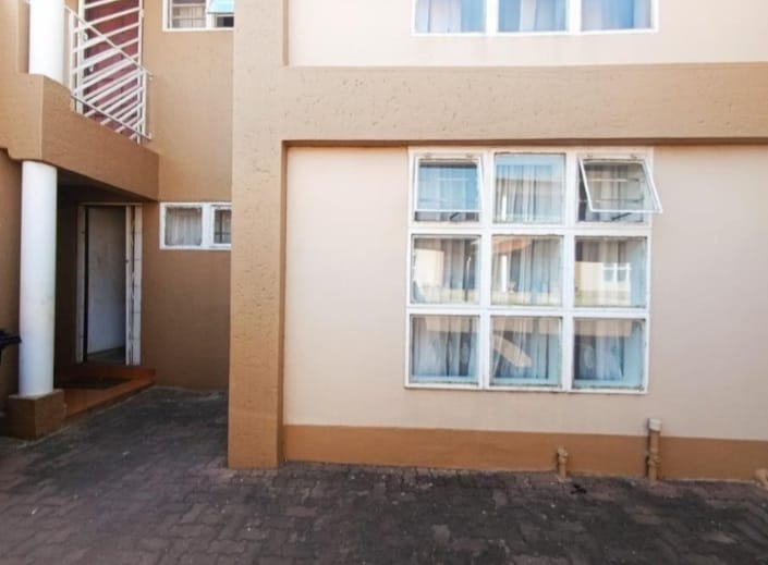 2 Bedroom Property for Sale in Mondeor Gauteng