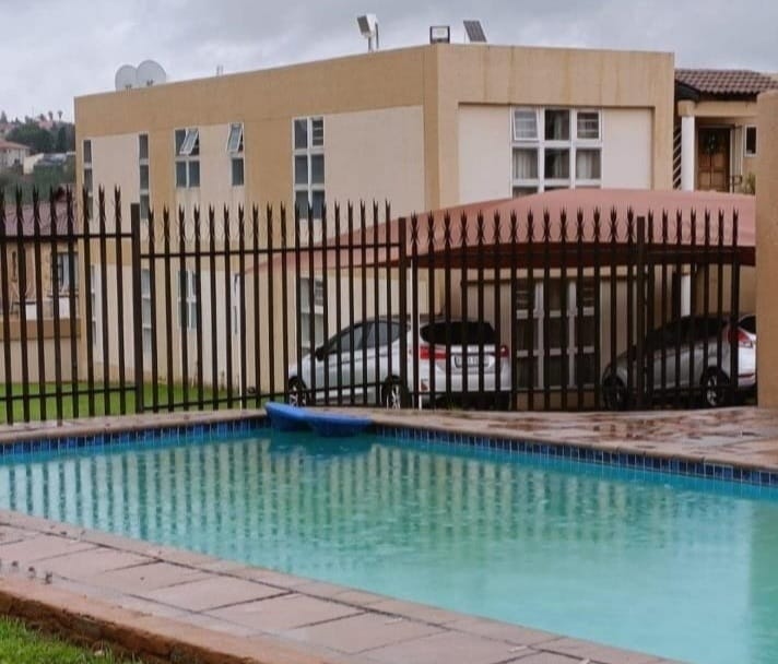 2 Bedroom Property for Sale in Mondeor Gauteng