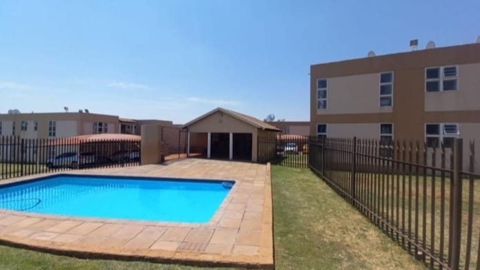 2 Bedroom Property for Sale in Mondeor Gauteng