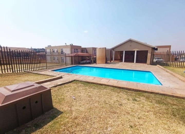 2 Bedroom Property for Sale in Mondeor Gauteng