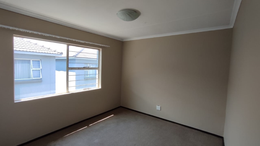 2 Bedroom Property for Sale in Bardene Gauteng