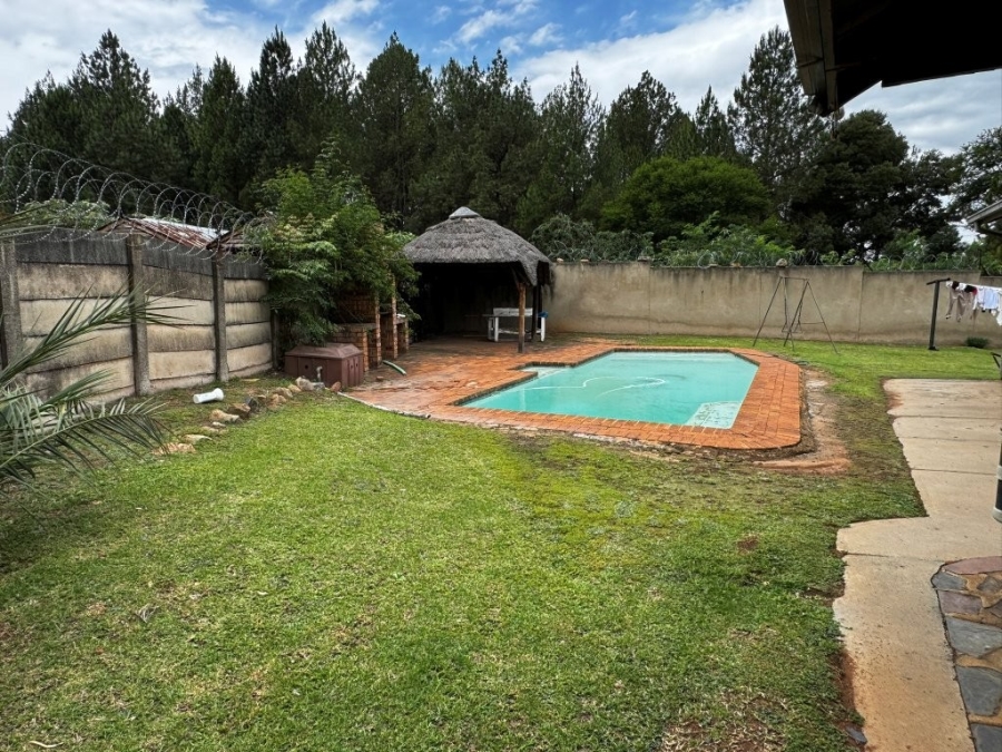 6 Bedroom Property for Sale in Birchleigh Gauteng