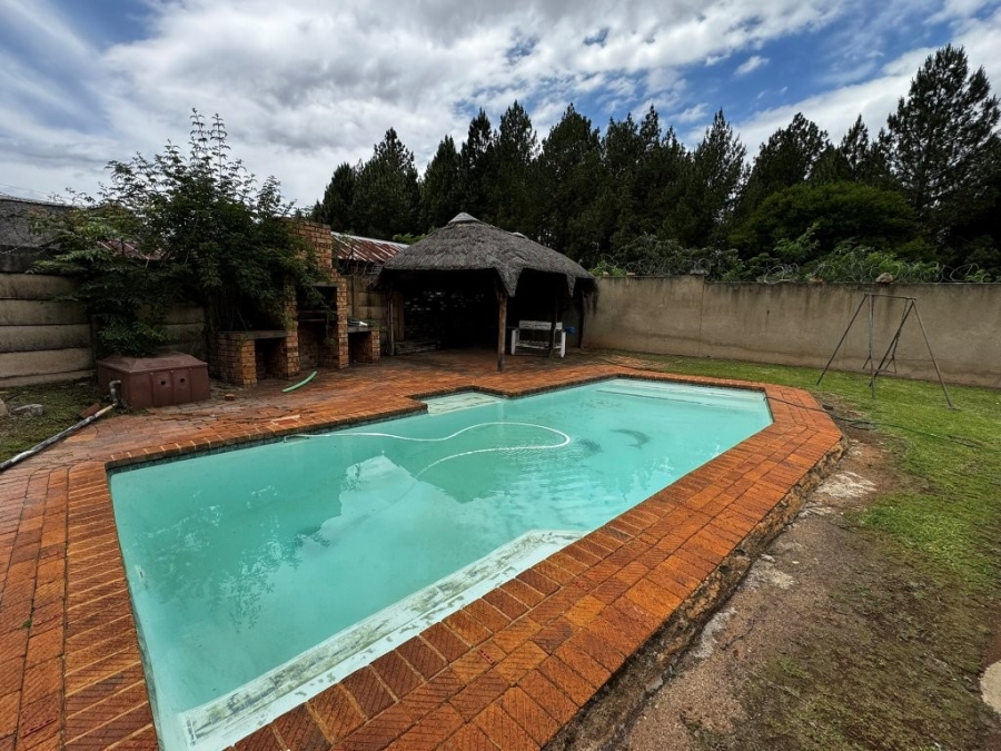 6 Bedroom Property for Sale in Birchleigh Gauteng