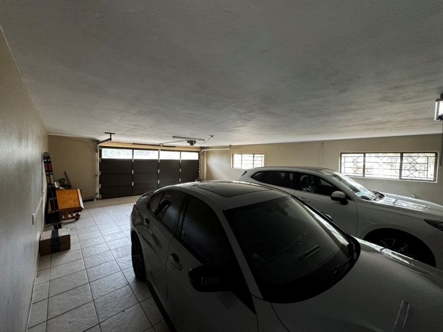 6 Bedroom Property for Sale in Birchleigh Gauteng