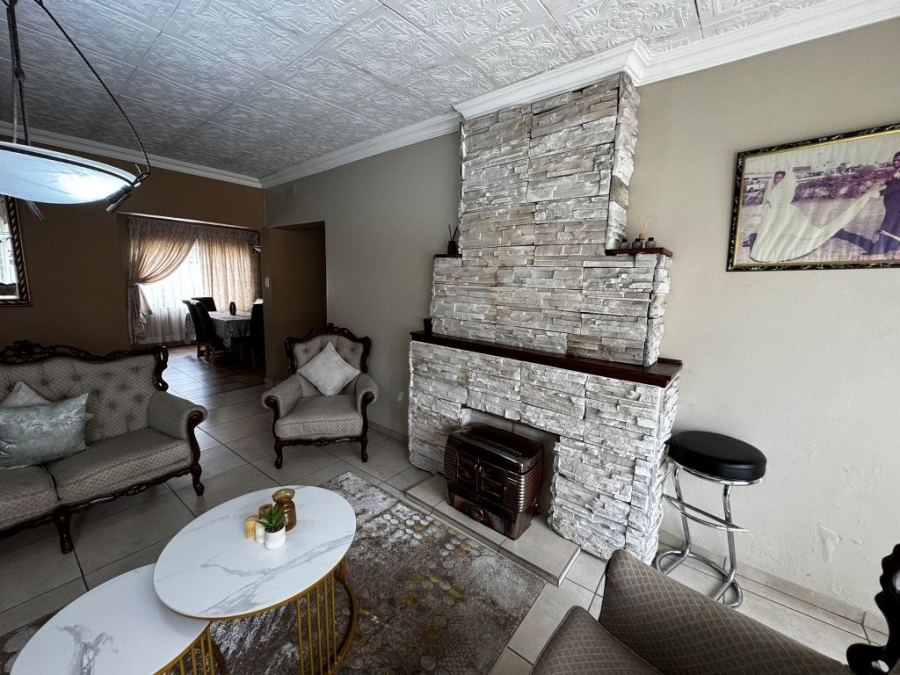 6 Bedroom Property for Sale in Birchleigh Gauteng