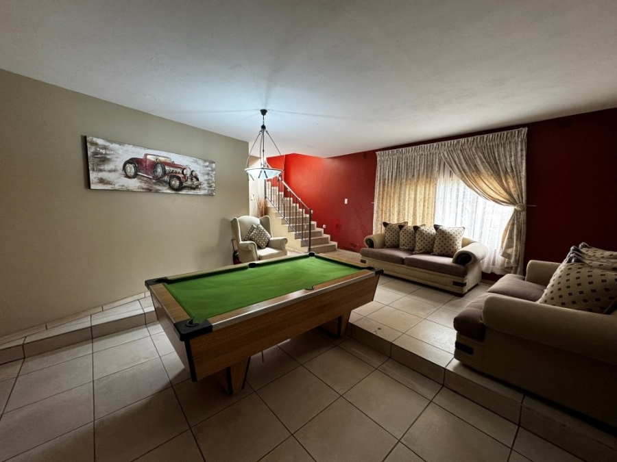 6 Bedroom Property for Sale in Birchleigh Gauteng