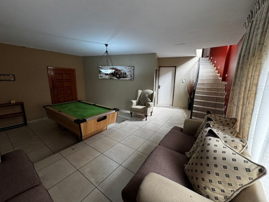 6 Bedroom Property for Sale in Birchleigh Gauteng