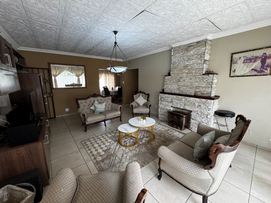 6 Bedroom Property for Sale in Birchleigh Gauteng