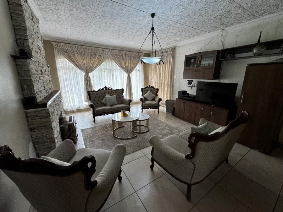 6 Bedroom Property for Sale in Birchleigh Gauteng