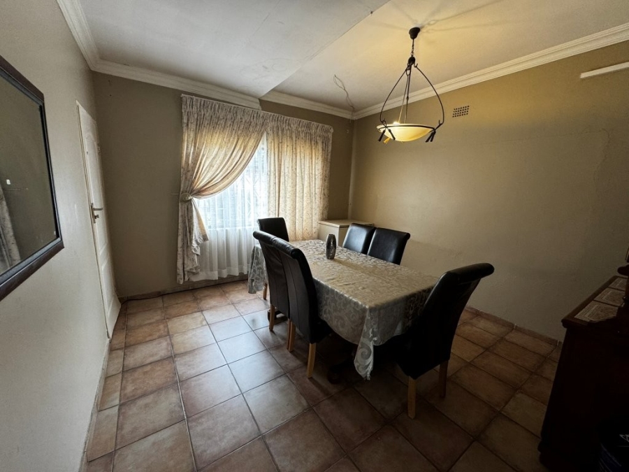 6 Bedroom Property for Sale in Birchleigh Gauteng