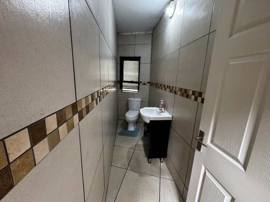 6 Bedroom Property for Sale in Birchleigh Gauteng