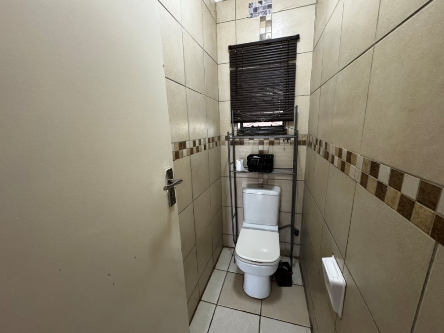 6 Bedroom Property for Sale in Birchleigh Gauteng