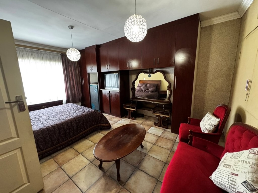 6 Bedroom Property for Sale in Birchleigh Gauteng