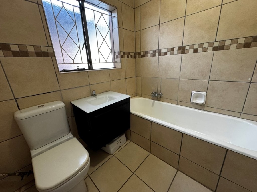 6 Bedroom Property for Sale in Birchleigh Gauteng
