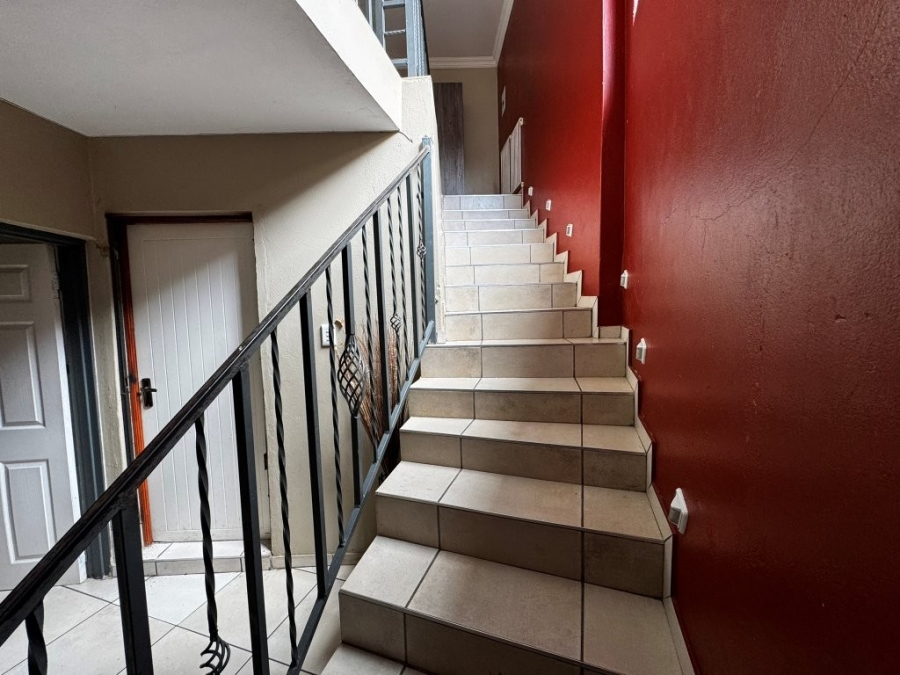 6 Bedroom Property for Sale in Birchleigh Gauteng