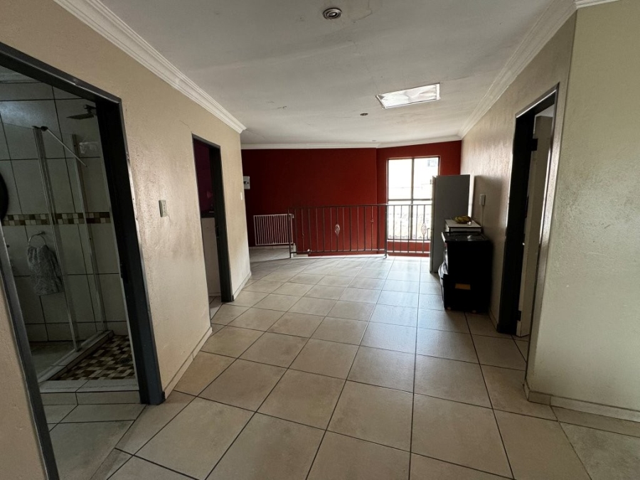 6 Bedroom Property for Sale in Birchleigh Gauteng