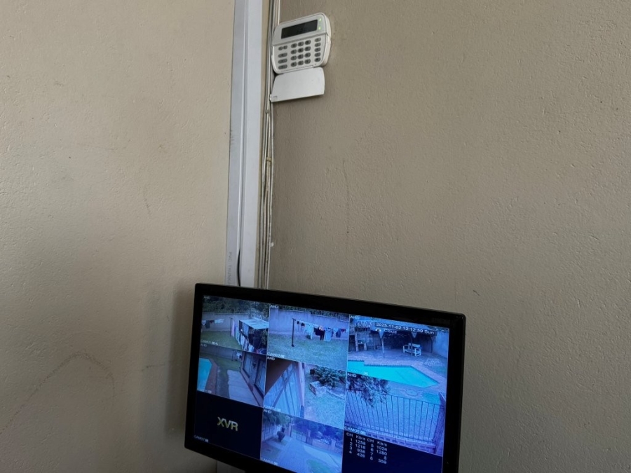 6 Bedroom Property for Sale in Birchleigh Gauteng