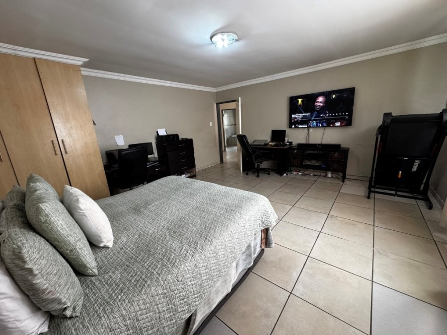 6 Bedroom Property for Sale in Birchleigh Gauteng