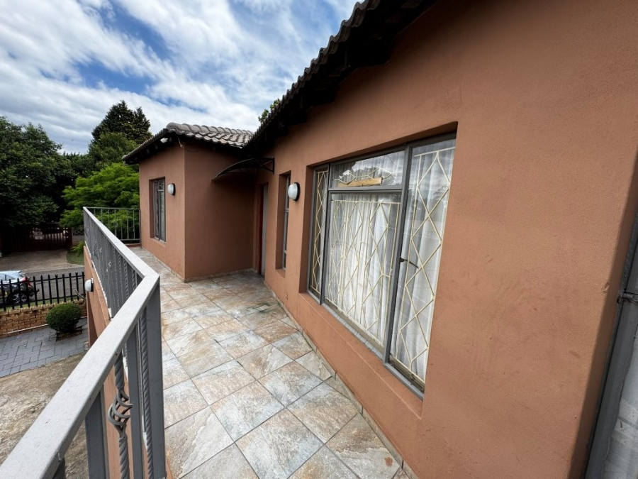 6 Bedroom Property for Sale in Birchleigh Gauteng