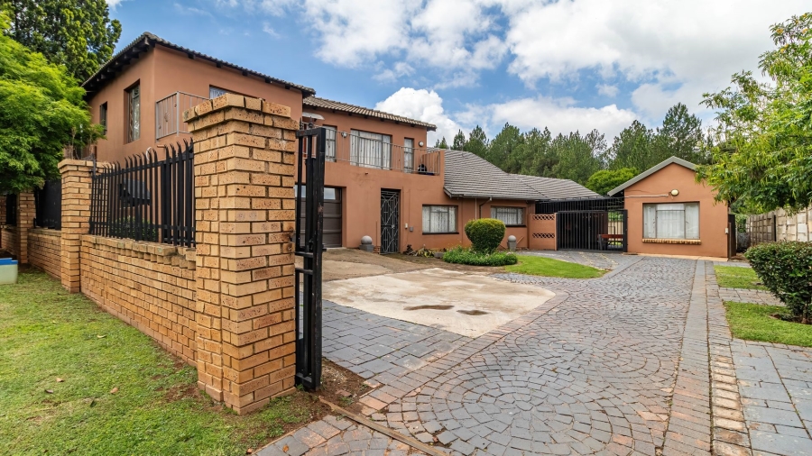 6 Bedroom Property for Sale in Birchleigh Gauteng