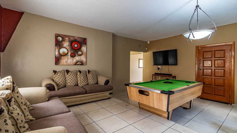 6 Bedroom Property for Sale in Birchleigh Gauteng