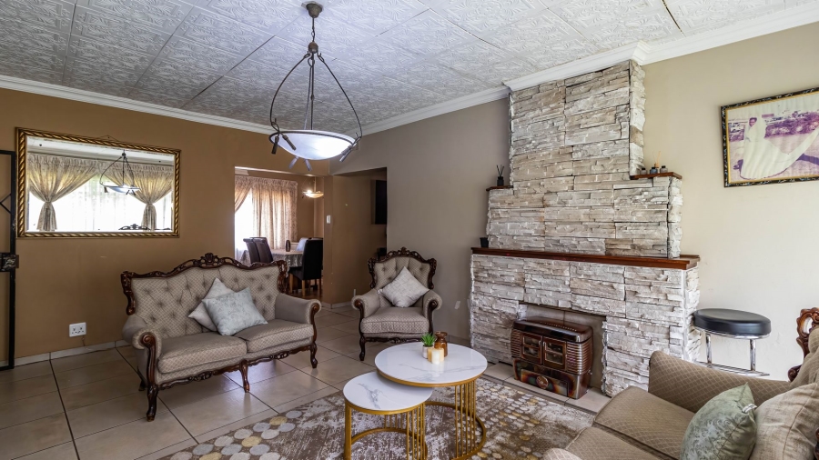 6 Bedroom Property for Sale in Birchleigh Gauteng