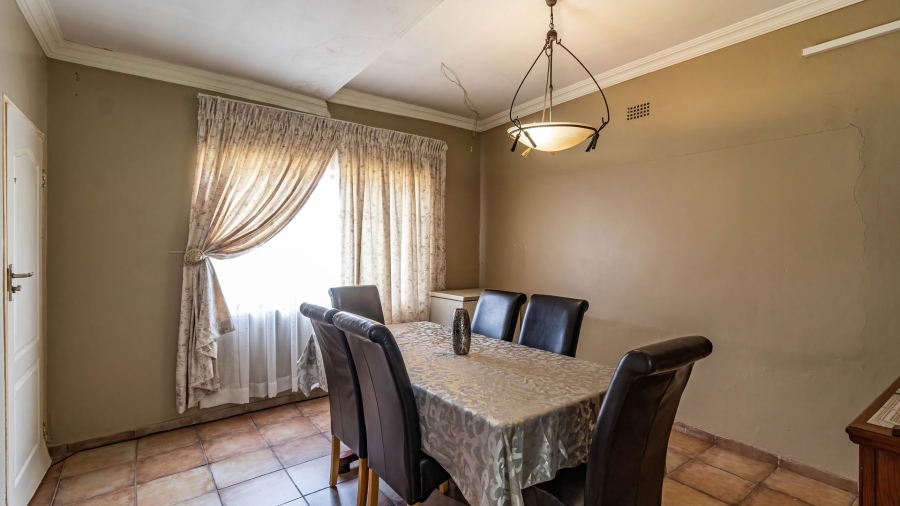 6 Bedroom Property for Sale in Birchleigh Gauteng