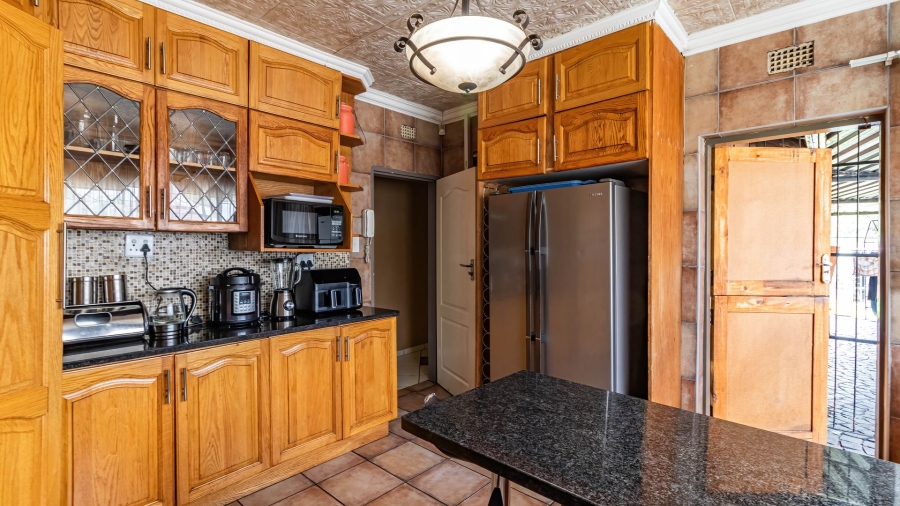 6 Bedroom Property for Sale in Birchleigh Gauteng