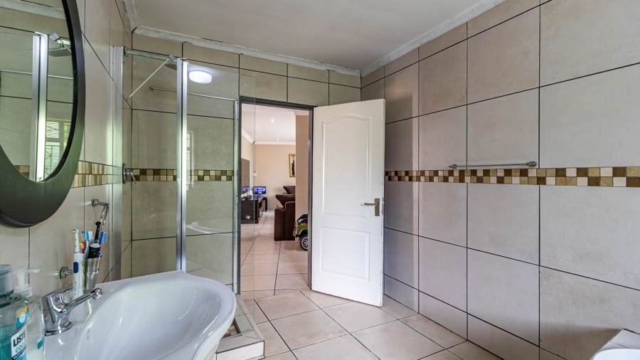 6 Bedroom Property for Sale in Birchleigh Gauteng