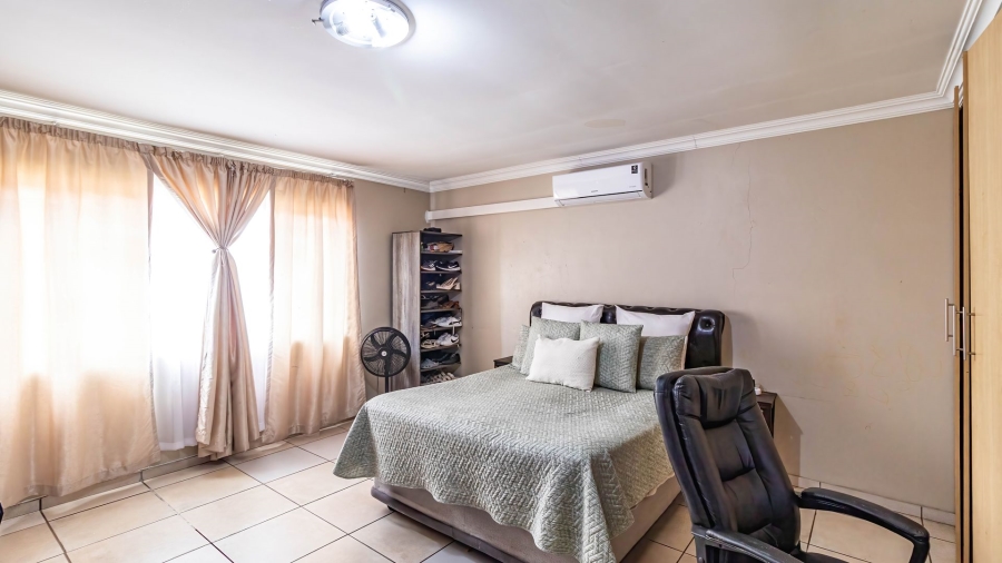 6 Bedroom Property for Sale in Birchleigh Gauteng