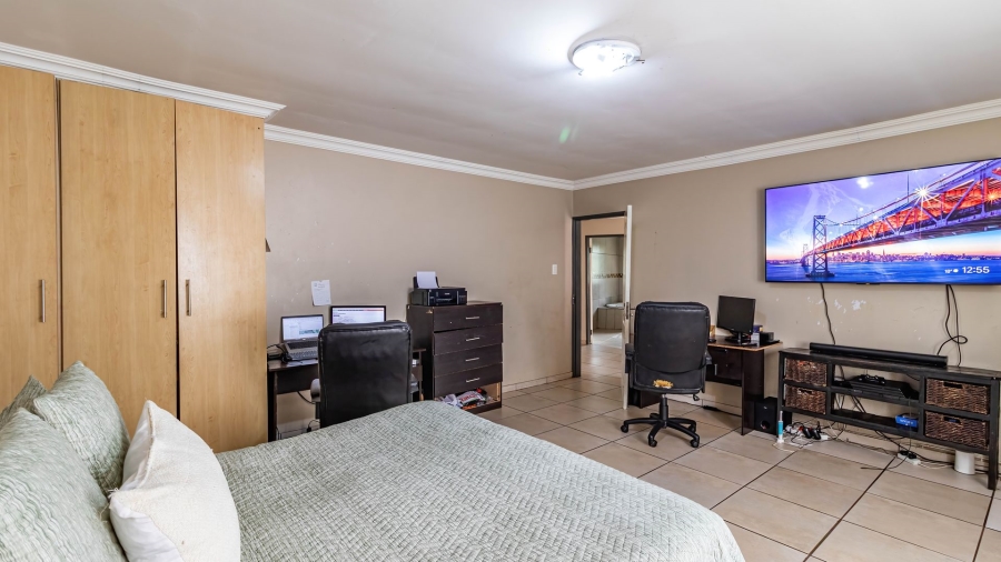 6 Bedroom Property for Sale in Birchleigh Gauteng