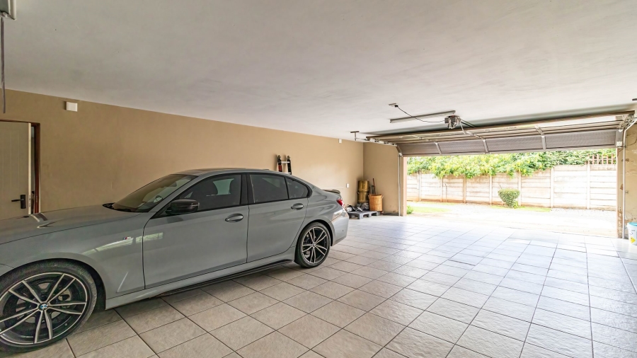 6 Bedroom Property for Sale in Birchleigh Gauteng