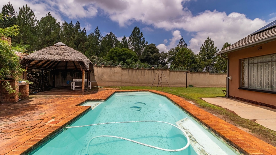 6 Bedroom Property for Sale in Birchleigh Gauteng
