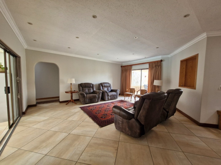 To Let 4 Bedroom Property for Rent in Sunward Park Gauteng