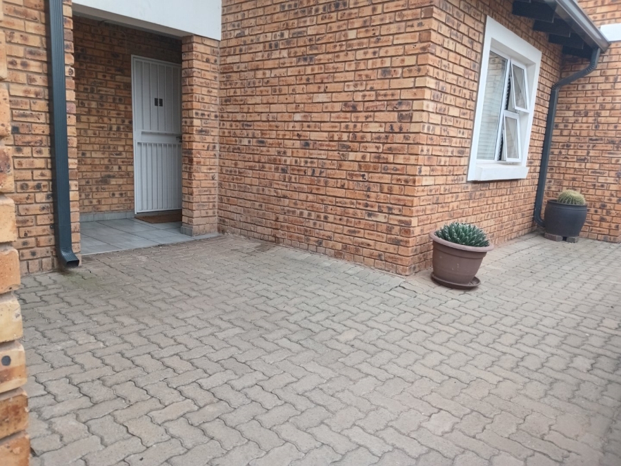 2 Bedroom Property for Sale in Elandsfontein Gauteng