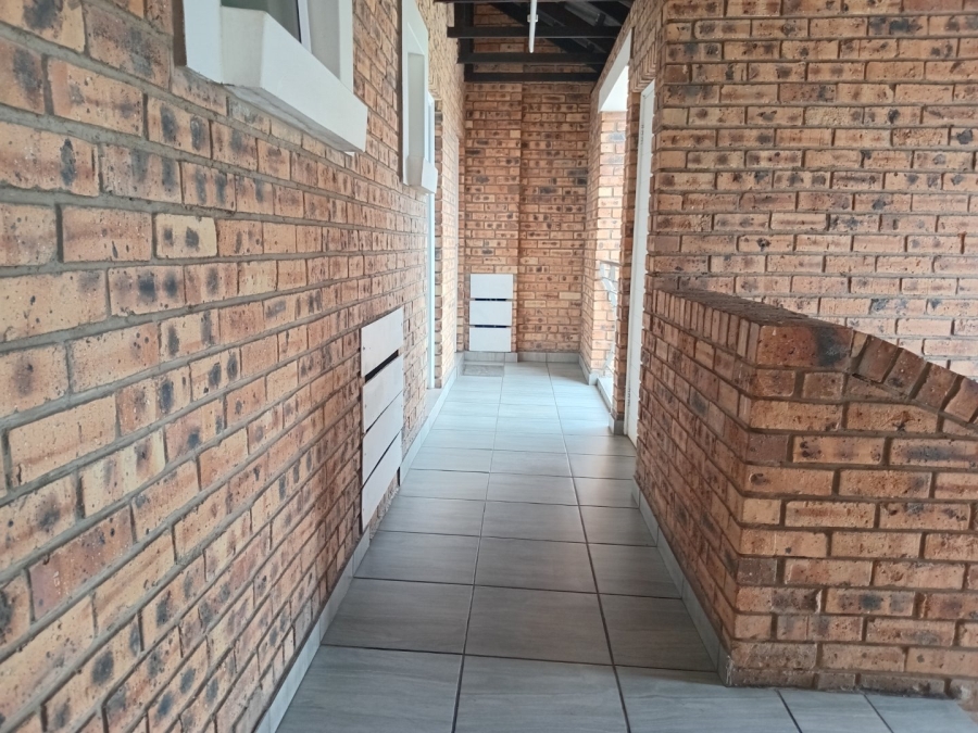 To Let 2 Bedroom Property for Rent in Elandsfontein Gauteng