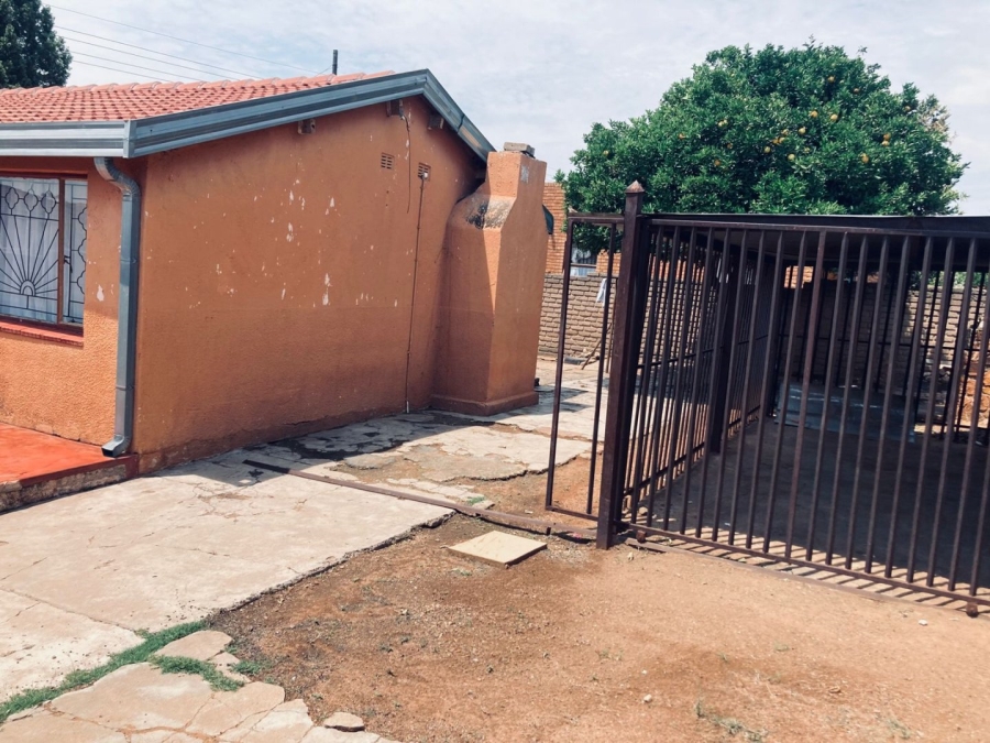 2 Bedroom Property for Sale in Soshanguve G Gauteng