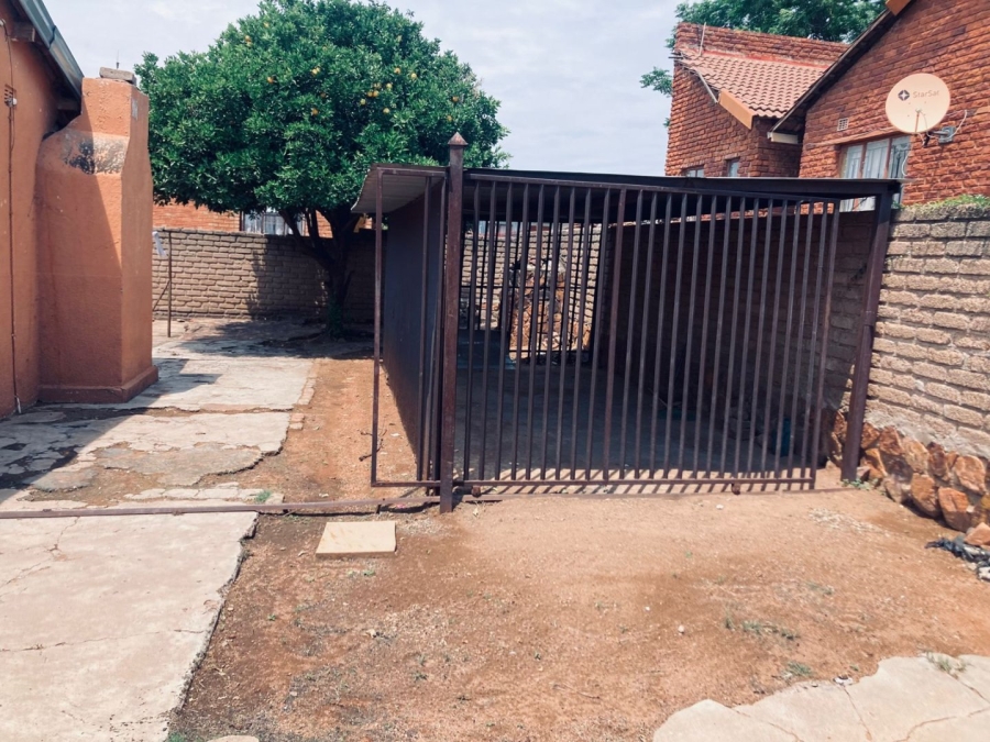 2 Bedroom Property for Sale in Soshanguve G Gauteng