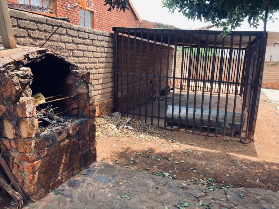 2 Bedroom Property for Sale in Soshanguve G Gauteng