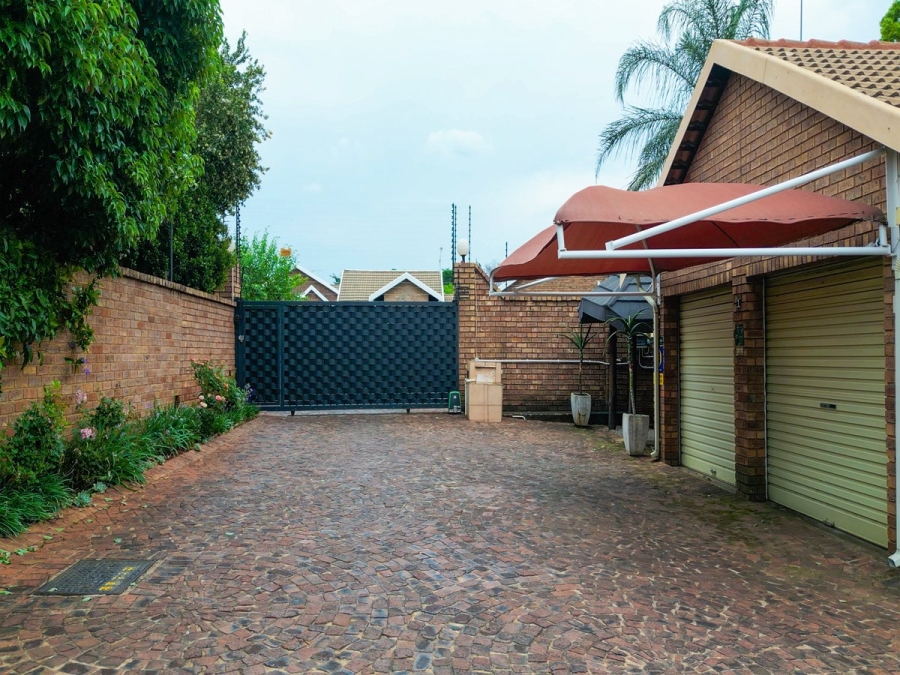 3 Bedroom Property for Sale in Hennopspark Gauteng