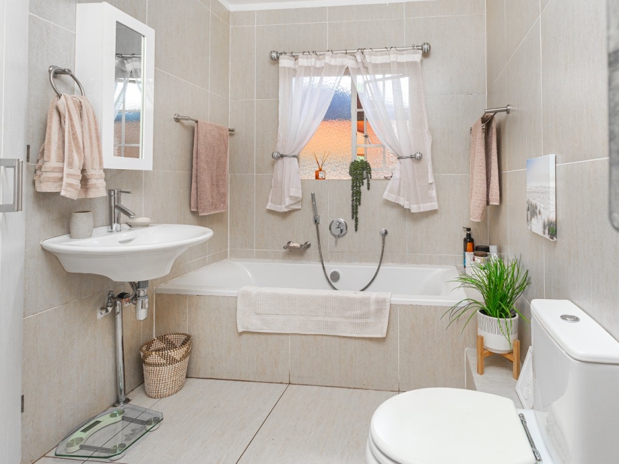 3 Bedroom Property for Sale in Hennopspark Gauteng