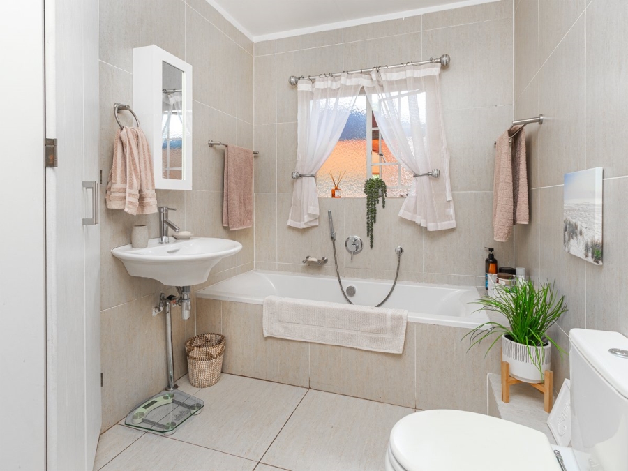 3 Bedroom Property for Sale in Hennopspark Gauteng