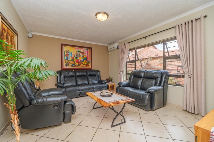 3 Bedroom Property for Sale in Honeydew Manor Gauteng