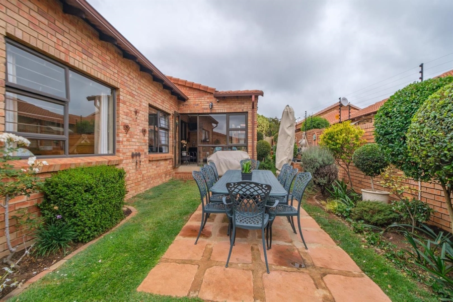 3 Bedroom Property for Sale in Honeydew Manor Gauteng