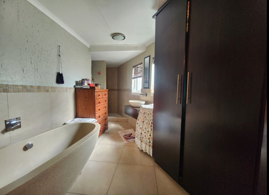 4 Bedroom Property for Sale in Douglasdale Gauteng