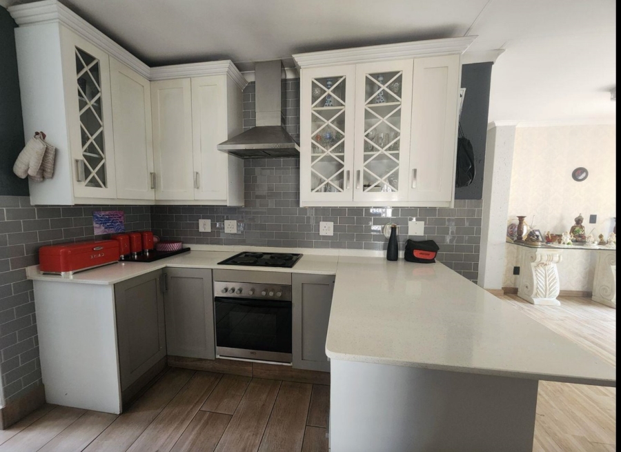 4 Bedroom Property for Sale in Douglasdale Gauteng