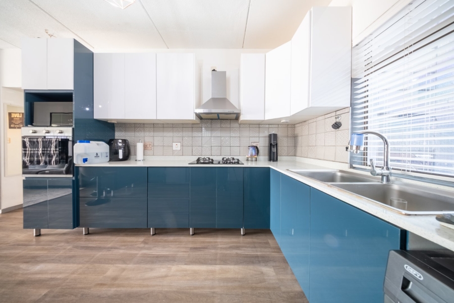 2 Bedroom Property for Sale in Waterstone Park Gauteng