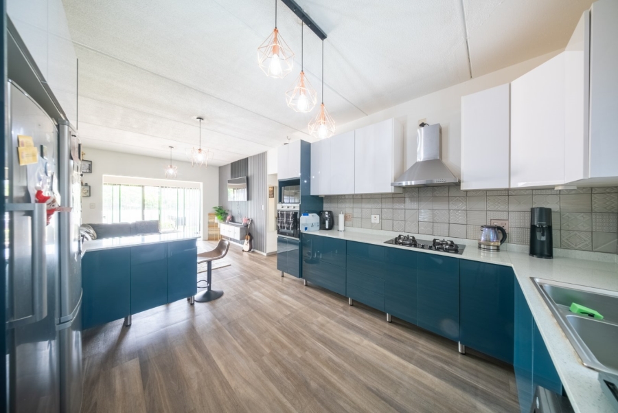 2 Bedroom Property for Sale in Waterstone Park Gauteng